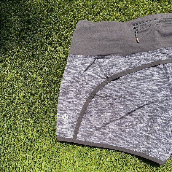 Lululemon Speed nUp 2.5inch Black and Grey Short - Picture 2 of 5